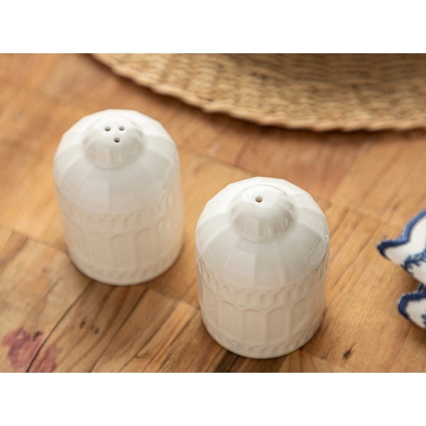 2 Pieces Fungo Porcelain Salt and Pepper Shaker Set 5.5 x 5.5 x 7.6 Cm - White