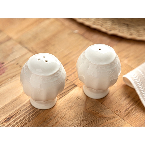 2 Pieces Oria Porcelain Salt and Pepper Shaker Set 5 x 5 x 7.5 Cm - White