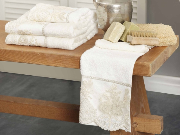 4 Pieces Monique French Lacy Bamboo Towel Set - Gold