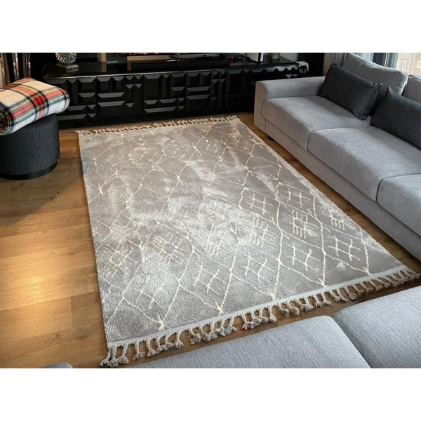 Irish 160 x 230 cm Zymta Decorative Machine Carpet - Grey / Off White