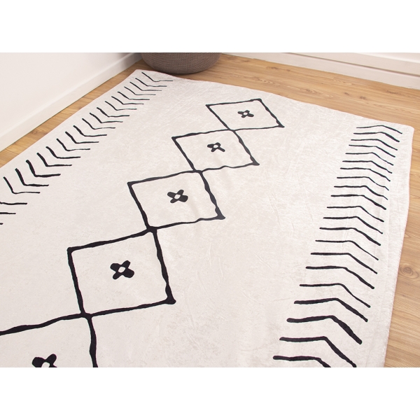Zymta Aztec 160 x 230 Cm Velvet Elastic Carpet Cover - Off White / Black