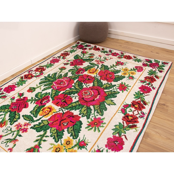 Zymta Roses 160 x 230 Cm Velvet Elastic Carpet Cover - Light Beige / Red / Green
