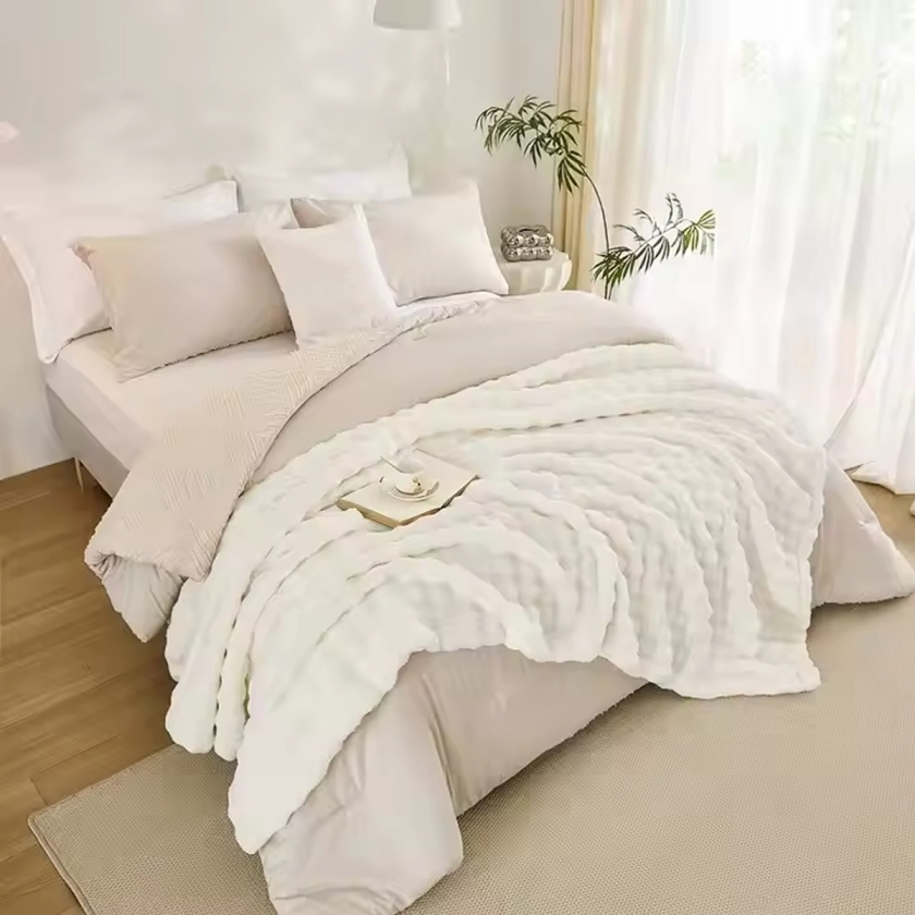 Cuddly Dot Double Blanket 200 x 230..