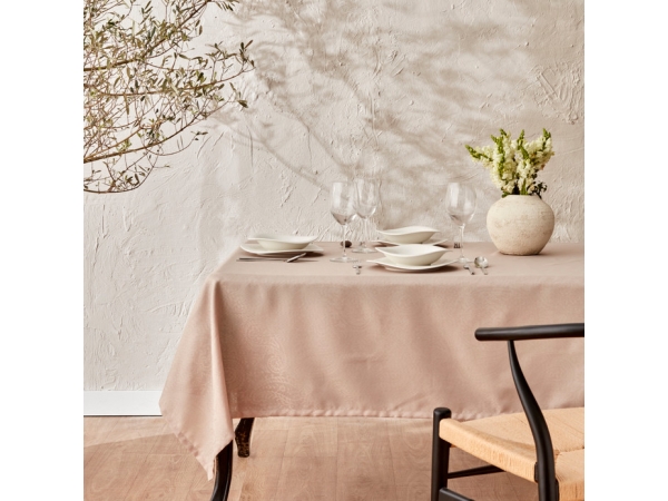 Chesney Carefree Tablecloth 145 x 200 cm - Pink