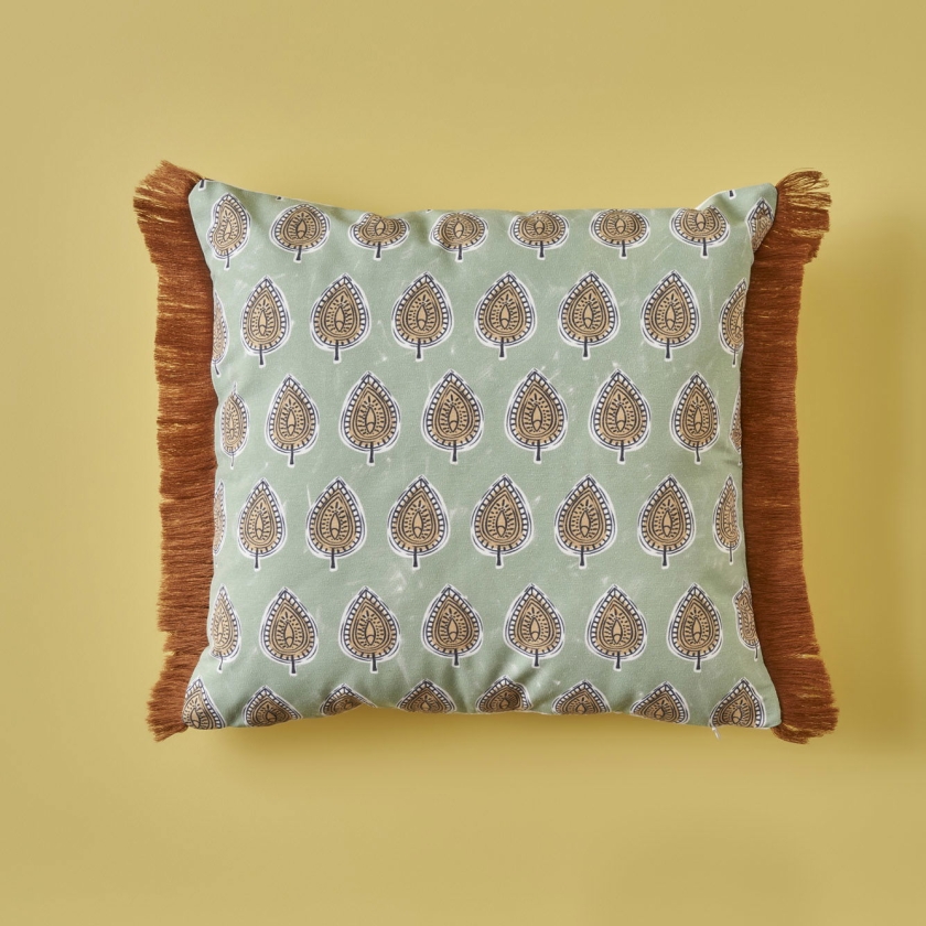 Indian Elegance Tasseled Cotton Cus..