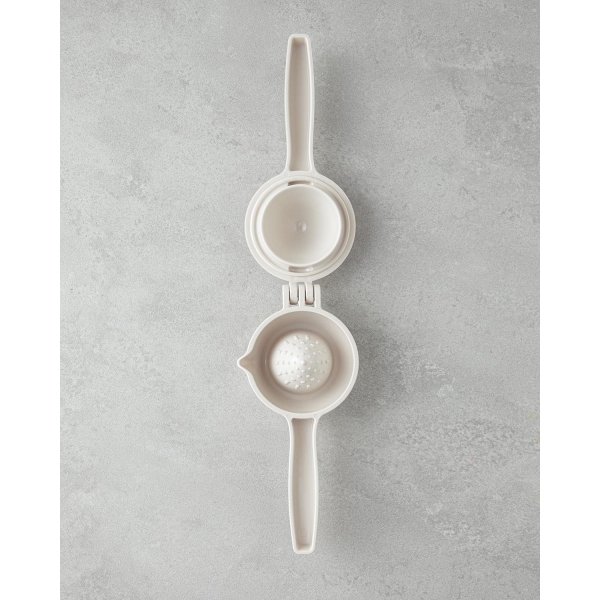 Colessa Plastic Lemon Squeezer 21 cm Cream