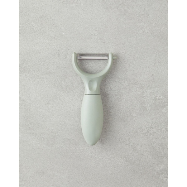 Claudia Plastic Peeler 15 cm Green