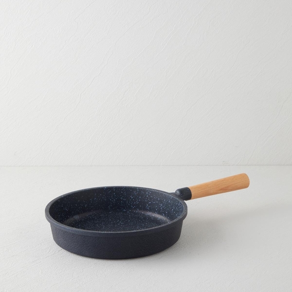 Theo Premium Wooden Handle Frying Pan 24 cm Black